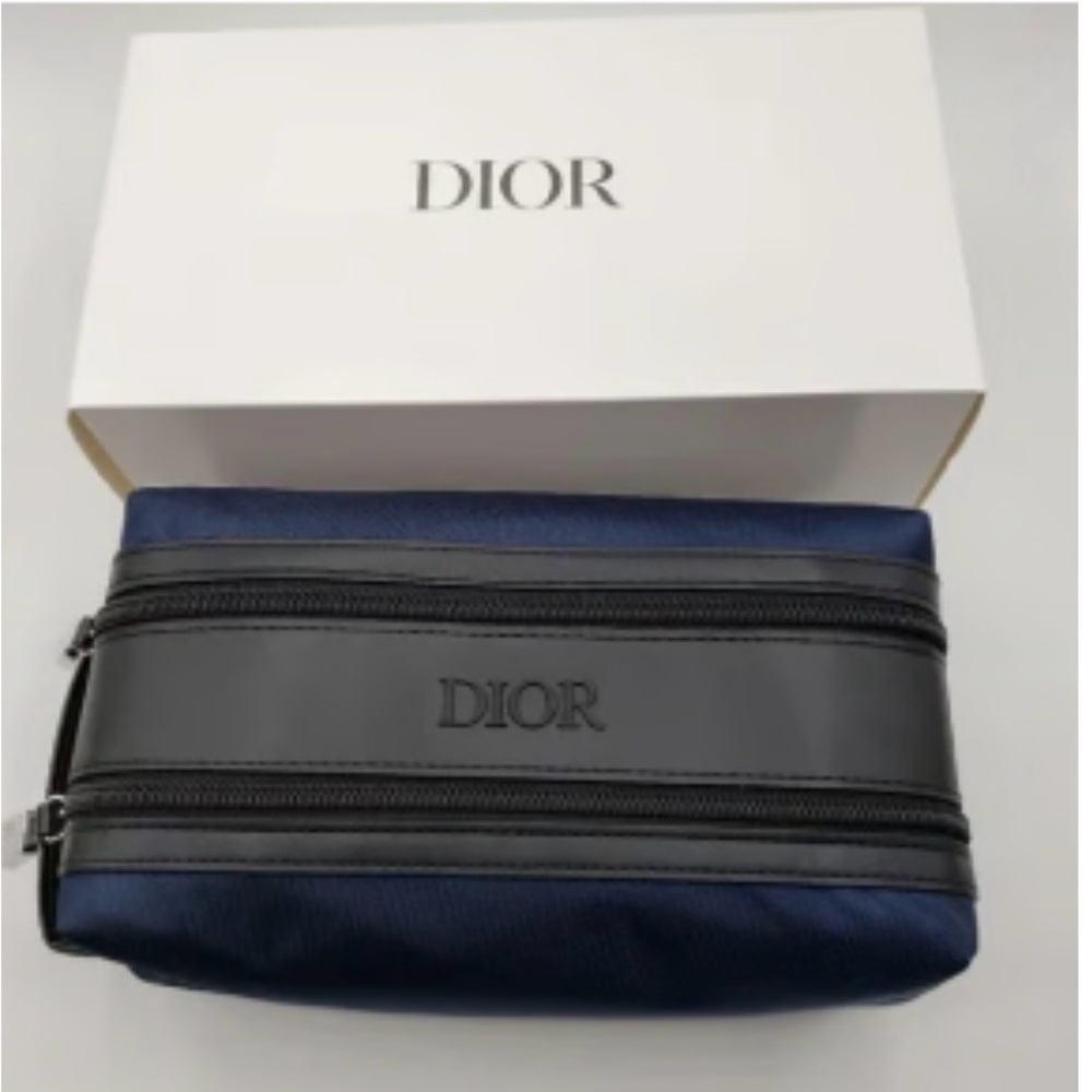 📸FLASH SALE📸 Dior Men's Black and Navy Toiletry Bag GWP